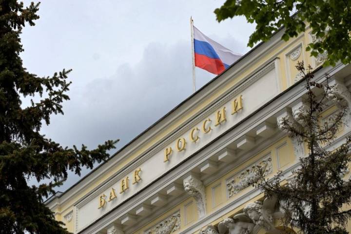 The U.S.-Russia Plan Gives Trump a $300 Billion Signing Bonus