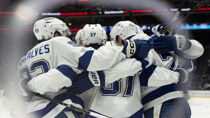 Lightning beat the Mammoth 4-2 for their 5th straight win