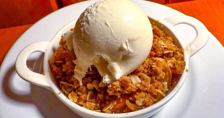 Apple crumble tastes the ‘best ever’ if 1 simple ingredient is added