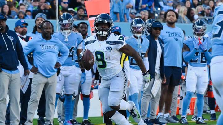 Kenneth Walker III Leads Run Game With Explosive Runs In 30