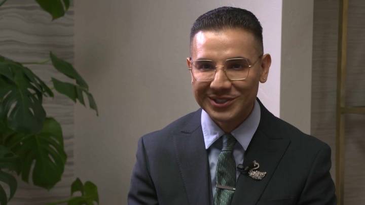 Joven hispano cumple su sueño de ser enfermero profesional en San Francisco