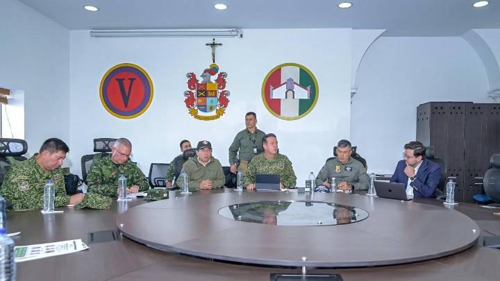 Altos mandos militares hacen balance en un consejo de seguridad, tras actos terroristas cerca al Batallón Bolívar