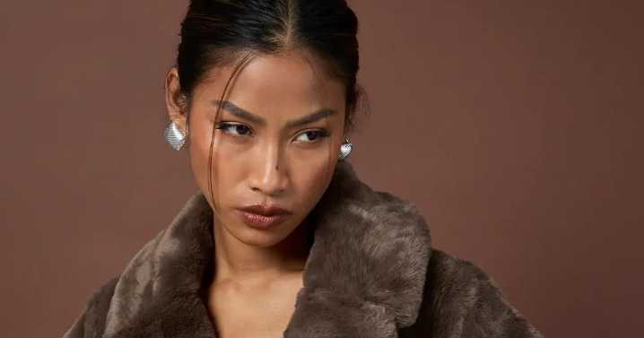 I found the most 'slimming' Black Friday coat for Christmas markets and party