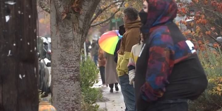 Community members surround north Portland school after ICE reported nearby