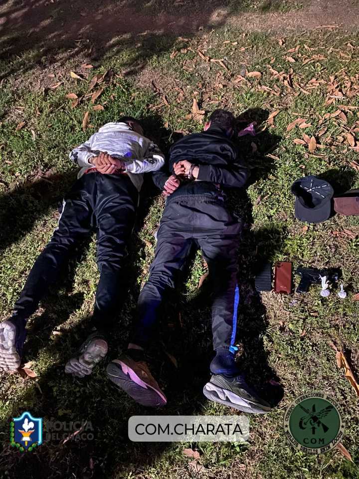 Charata: interceptaron a dos jóvenes que circulaban en moto y llevaban droga y una réplica de arma