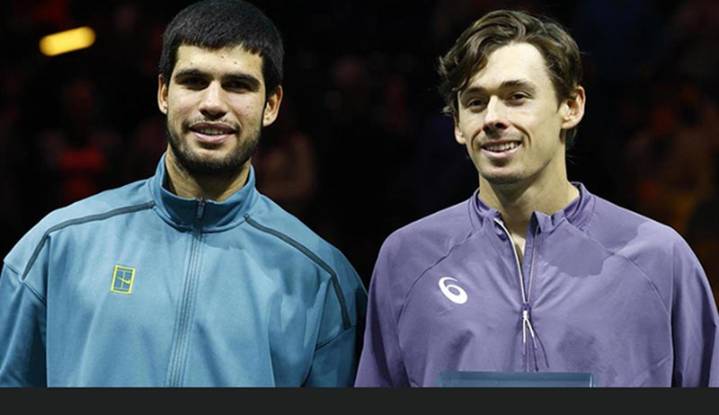 Finales ATP: Carlos Alcaraz se sobrepone y arranca con victoria ante Alex de Miñaur