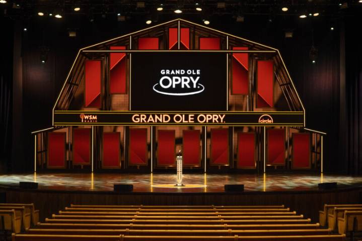 Grand Ole Opry’s Country Christmas Series Returns Nov. 30