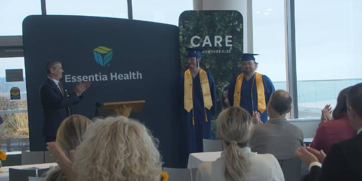 Essentia recognizes newly graduated surgical technologists