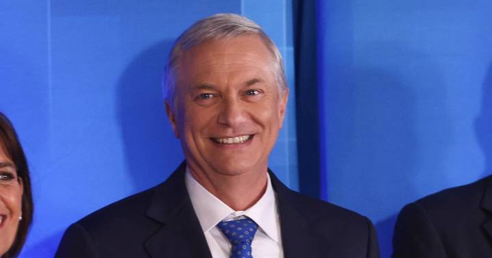 Kast defiende uso de cristal blindado y marca distancia de polémica por bots: “No le tengo miedo a nadie ni a nada”