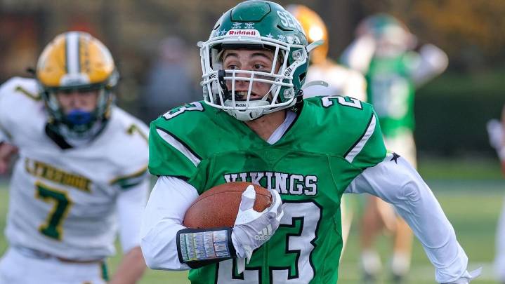 Michael Calvacca's 98-yard TD, INT help lead Seaford in Nassau Conference IV semifinals