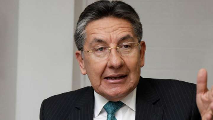 'La Constitución no admite indultos tratándose de crímenes de guerra': Néstor Humberto Martínez sobre toma del Palacio de Justicia por el M