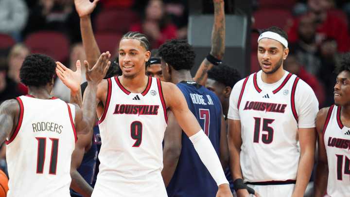 U of L basketball ushers in Year 2 of Kelsey era with dominant performance