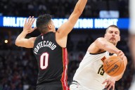 Triple-doble de Nikola Jokic lleva a los Nuggets a victoria de 122-112 sobre el Heat – Chicago Tribune