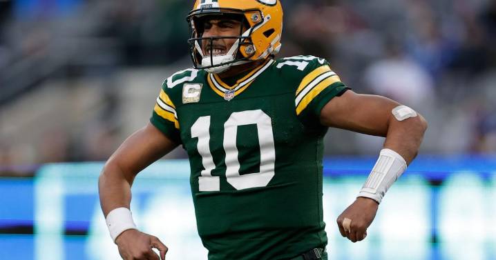 Jordan Love throws 2 TD passes as Packers beat Giants 27