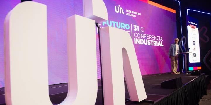 Martín Redrado aseguró ante industriales que la política cambiaria que se necesita es acumular reservas