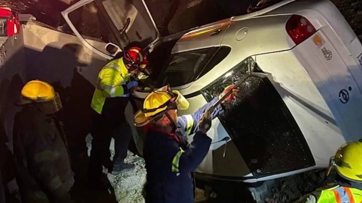 Automovilista regio cae a canal de desagüe sobre carretera Saltillo