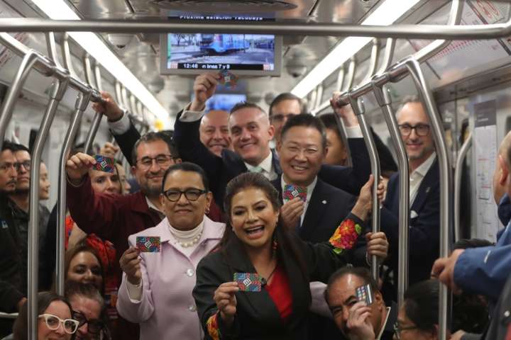 Metro de la Ciudad de México reabre totalmente la línea 1, la obra más extensa en 50 años