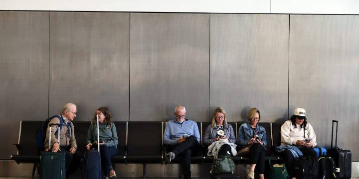 Flight canceled by shutdown? Here's what to know about refunds and how to deal with airlines