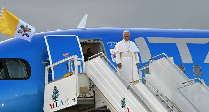 Papa León XIV llega al Líbano para una visita de tres días en medio de crisis y tensión regional