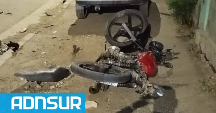 16:36 Chocó a un motociclista en Trelew, le provocó una fractura, atacó a la policía y vecinos apedrearon la comisaría