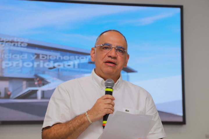 Inversión, inteligencia artificial y alcantarillado: Alcalde gestiona proyectos para Santa Marta en Alemania e Israel