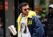 Jonathan Bailey es nombrado el hombre más sexy del mundo en 2025 por la revista People