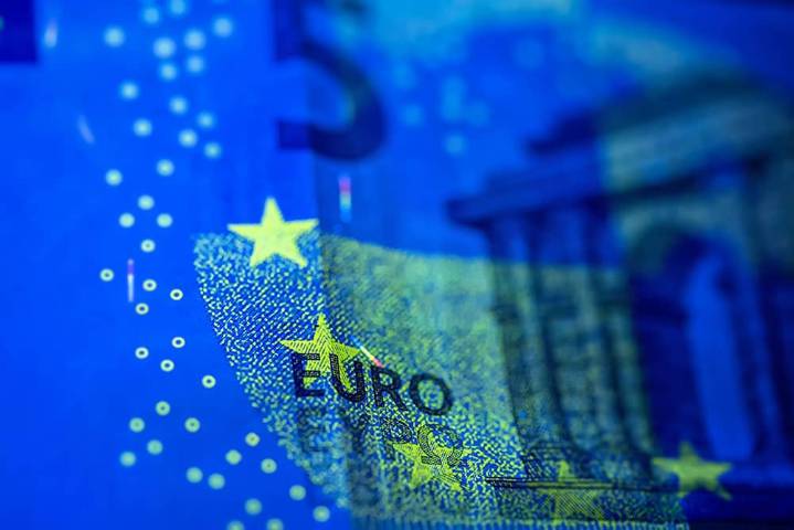 Euro-to-Dollar Week Ahead Forecast: Still Pointing Lower