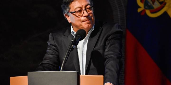 Petro publicó fuerte mensaje sobre retrasos en sus viajes: “No ha habido ni un segundo de demora ni falta de gasolina en el avión”