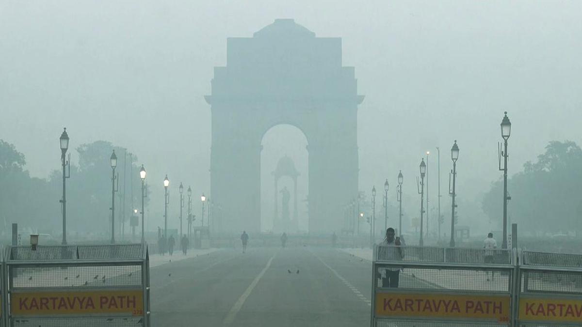 Delhi in 'red zone’ as AQI at 335, records 11°C in morning