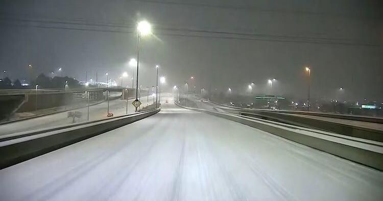 Over 1,000 flights canceled nationwide as snowy weather hits upper Midwest