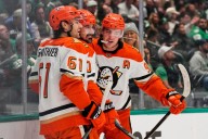 Ducks score 7 goals again, top Stars for 5th straight win