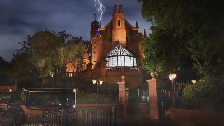 See Two 'Foolish Mortals' (AKA Little Girls) Got Treated To The Full Disney Experience At The Haunted Mansion