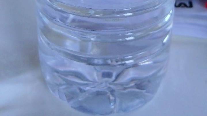 El agua mineral contaminada con un peligroso patógeno que puede haberse vendido en Albacete; la marca y la foto