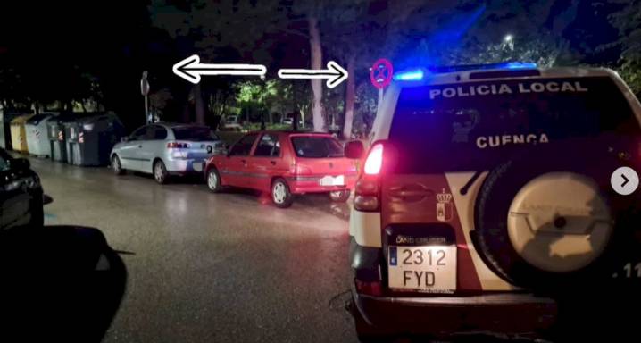 La Policía Local denuncia y retira vehículos mal aparcados en el Paseo del Huécar