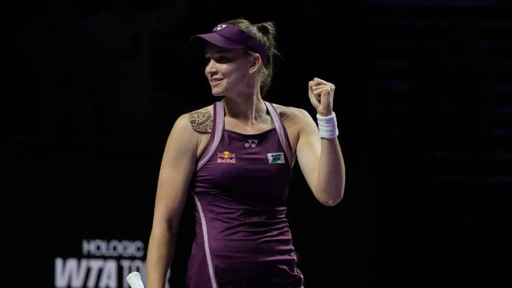 Elena Rybakina beats No. 1 Aryna Sabalenka to win WTA Finals