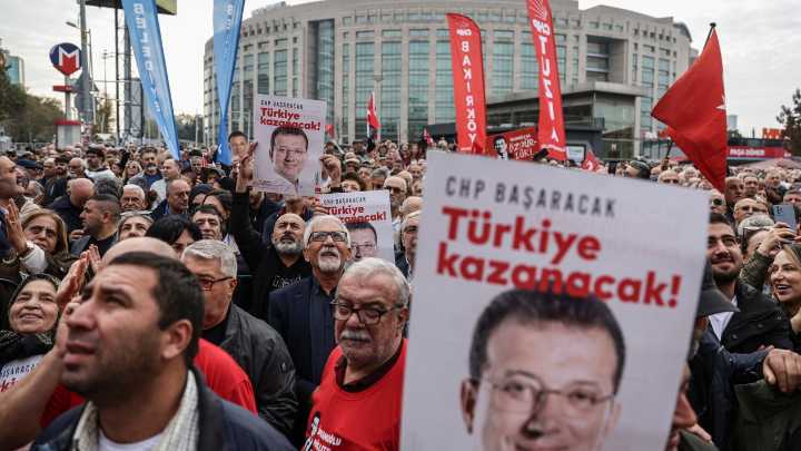 La Fiscalía pide 2.000 años de prisión para el excalde de Estambul y principal rival de Erodgan