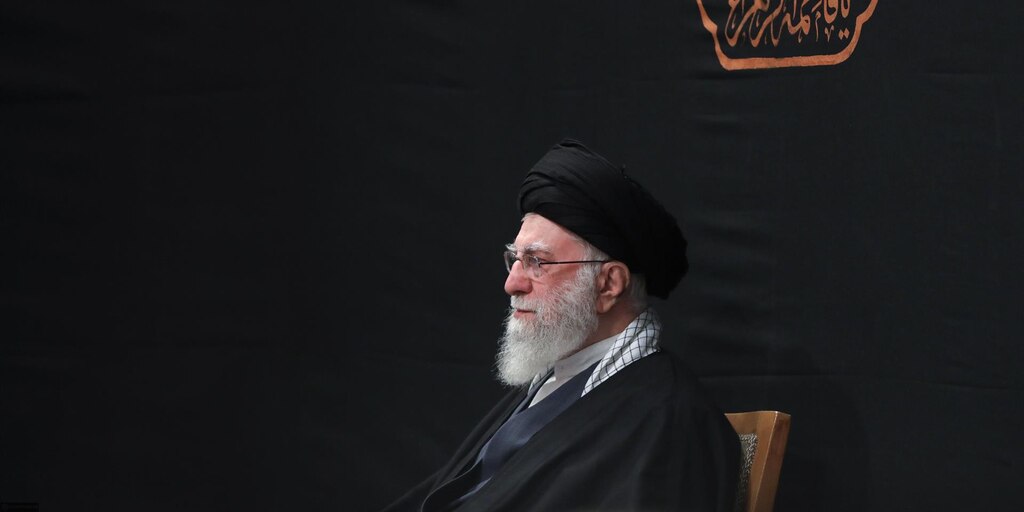 El líder supremo iraní dice que la Administración Trump "no se merece" cooperar con Irán