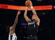 Booker anota 28 y Wembanyama tiene una mala noche; Suns vencen 130