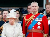 Ex príncipe Andrés llevó prostitutas a Buckingham y la reina Isabel sabía