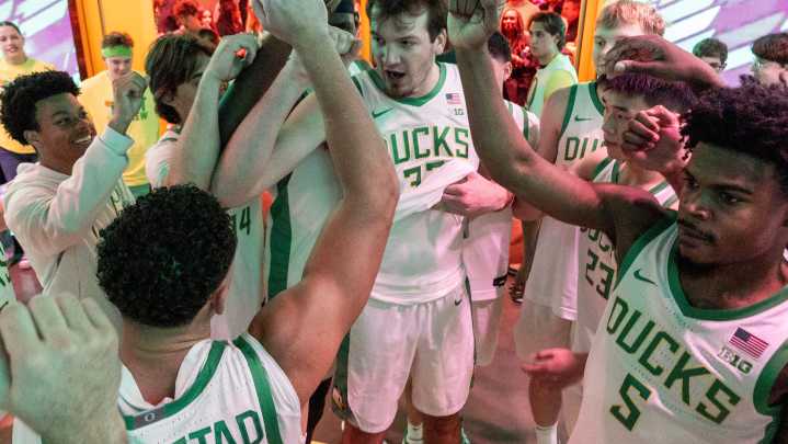 See photos as Oregon men's basketball hosts Oregon State