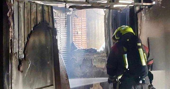 Extinguido un aparatoso incendio en una de las Tres Torres de Torremolinos