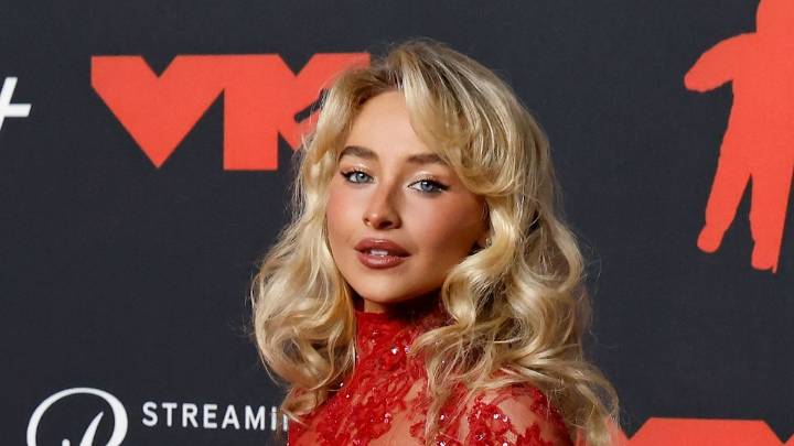 Sabrina Carpenter's dramatic transformation sends fans into a frenzy