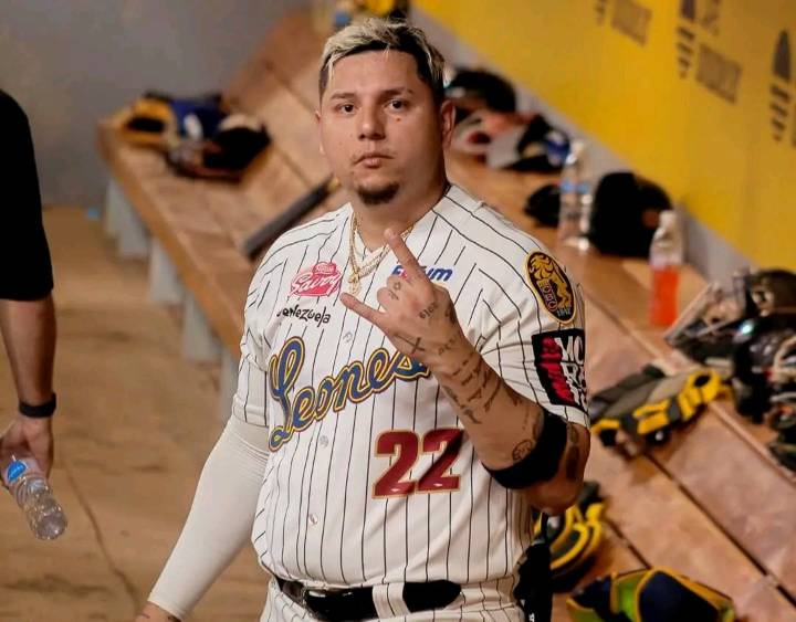 ¡Qué clase de noche vuelve a tener Yonathan Daza! Ahora lidrera la liga en hits [+VIDEO]