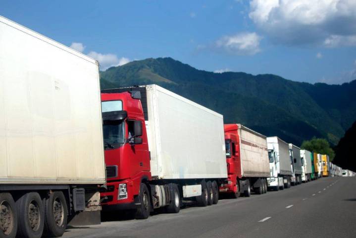 Se mantuvo la caída de producción y exportación de vehículos pesados