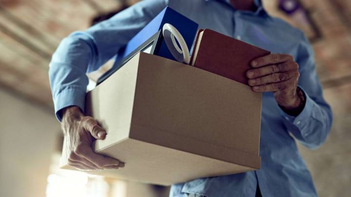 Su esposa lo delató: Despiden a hombre que llevaba más de 20 años en un empresa en Francia por tener segundo trabajo