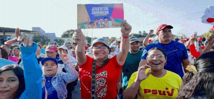Maduro impulsa la constitución de seis mil comunas para fortalecer la nación