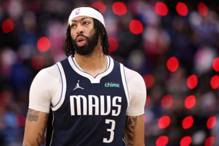 Laker Nation Makes Feelings Clear on Anthony Davis’ Return to LA