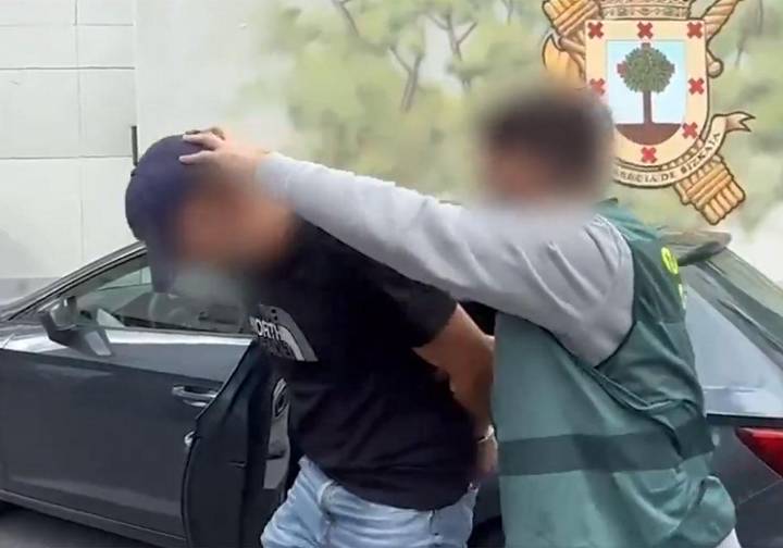 Diez detenidos por estafar 300.000 euros mediante la compraventa de mercancía: hay víctimas en Asturias