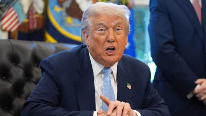 Trump Firma Ley que Obliga Hacer Públicos los Archivos sobre Epstein, Acusado de Tráfico Sexual