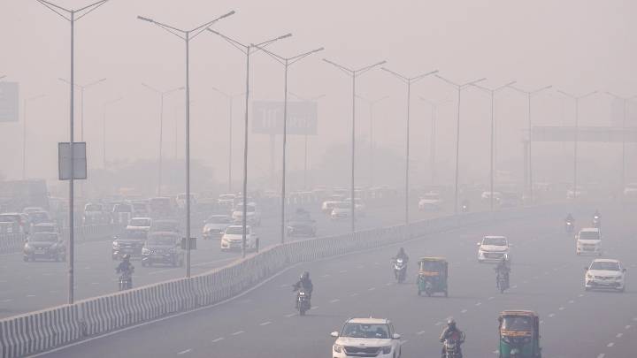 Delhi's air quality shows marginal relief, pollution level still 'very poor'